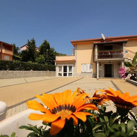 Apartments Nevenka K. Čižići Exteriör bild